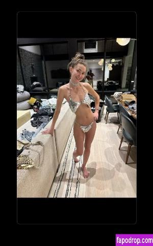 Kimiko Glenn leak #0090