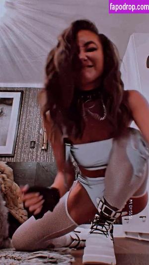 Kimiko Glenn leak #0081