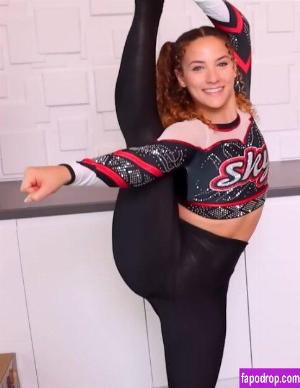 Sofie Dossi leak #0177