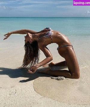 Laura Matucci leak #0050