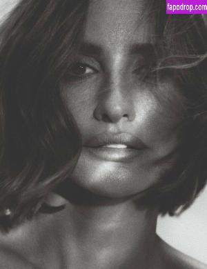 Penelope Cruz leak #0025