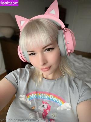 Monochromesan photo #0102