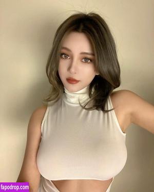 June Gong photo #0040