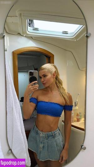 Pamela Reif photo #0833