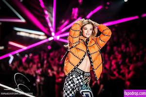 Willow Hand photo #0015