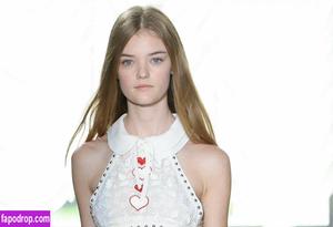 Willow Hand photo #0013