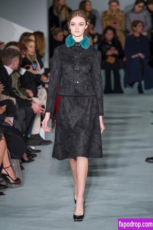 Willow Hand photo #0009