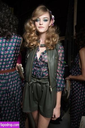 Willow Hand photo #0006