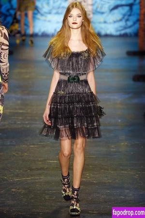 Willow Hand photo #0005